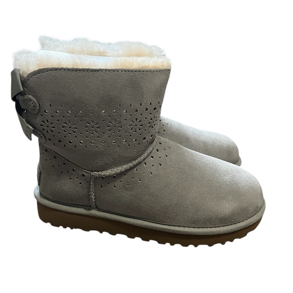 UGG Dae Sunshine Perf Boots - Picture 2 of 5